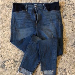 Good American maternity jeans mid rise style